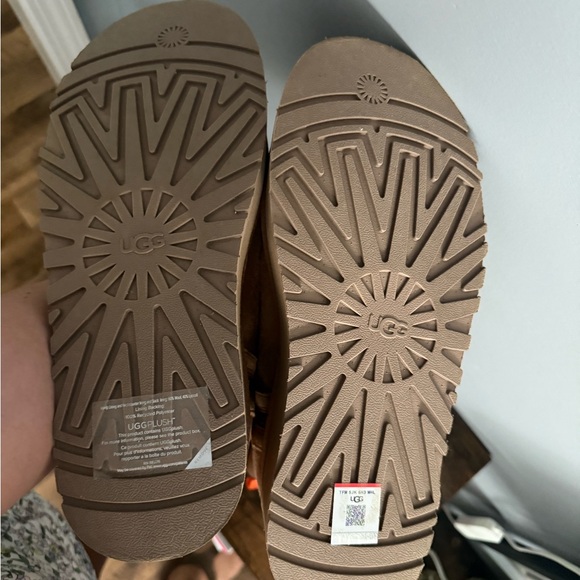 UGG Tan Heeled Boots with Suede Finish - Picture 5 of 5